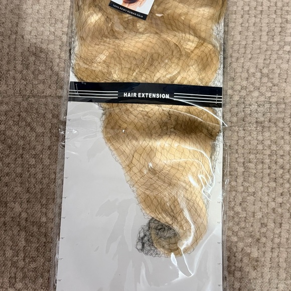 Luxurious Blonde Wavy 18 inch Hair Extensions 100% Remy Human Hair - Picture 7 of 10